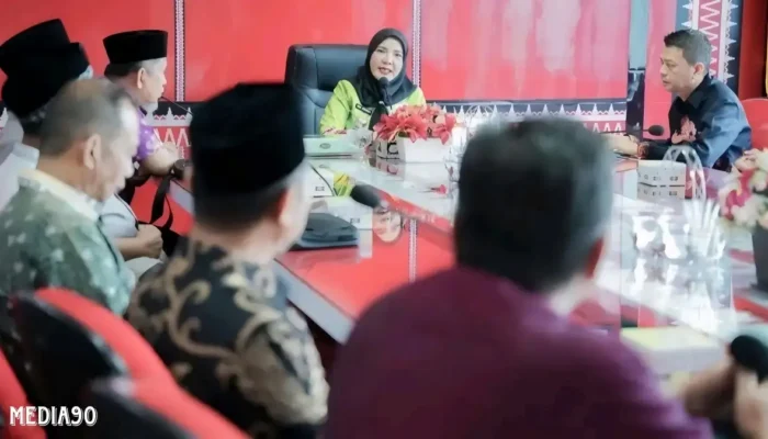 Perkuat Toleransi, Wali Kota Eva Dwiana Salurkan Bantuan ke 22 Rumah Ibadah di Bandar Lampung