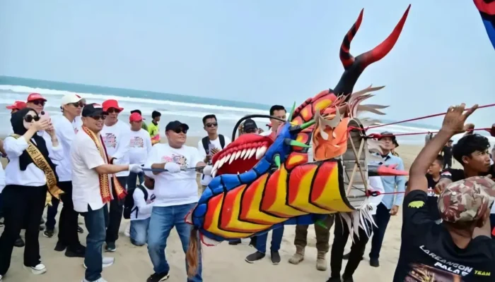 Kemeriahan Langit Kalianda: Ratusan Layang-Layang Hias Memeriahkan Wisata Unggulan Lampung Selatan