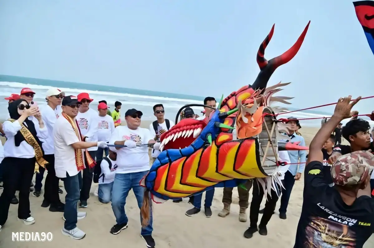 Promosikan Wisata Unggulan Lampung Selatan, Langit Kalianda Meriah Bertabur Ratusan Layang-Layang Hias