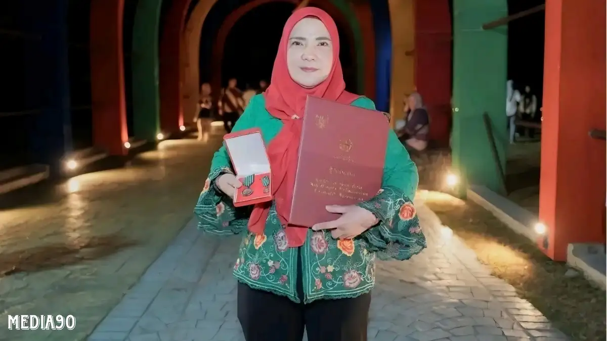 Punya Kepedulian ke UMKM, Wali Kota Bandar Lampung Terima Penghargaan Satyalancana Wira Karya