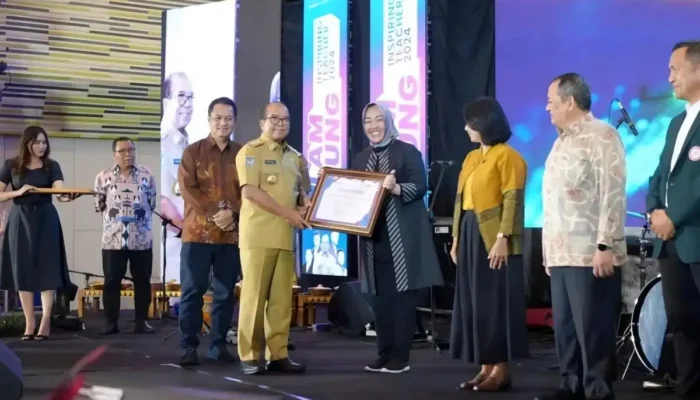 Rektor Unila Dianugerahi Penghargaan Inovator Pendidikan Tingkat Nasional