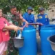 Respon Kekeringan Karena Kemarau, Damkarmat Lampung Selatan Salurkan Air Bersih ke Warga Candimas Natar