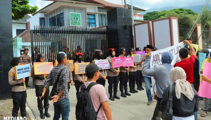 Miliaran Kerugian Negara, Massa Mendesak Kejari Menangkap Tersangka Korupsi RSUD dan BPRS Tanggamus