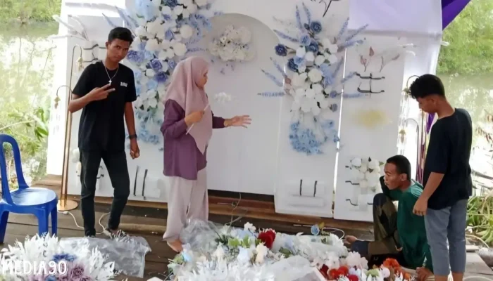 Siswa DKV SMKN Rawajitu Timur Dilatih Dekorasi dan Dokumentasi Pernikahan