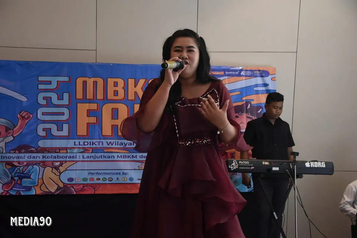 Seni dan Suara Mahasiswa Darmajaya Menghipnotis MBKM Fair 2024, Semua Mata Tertuju pada Mereka!