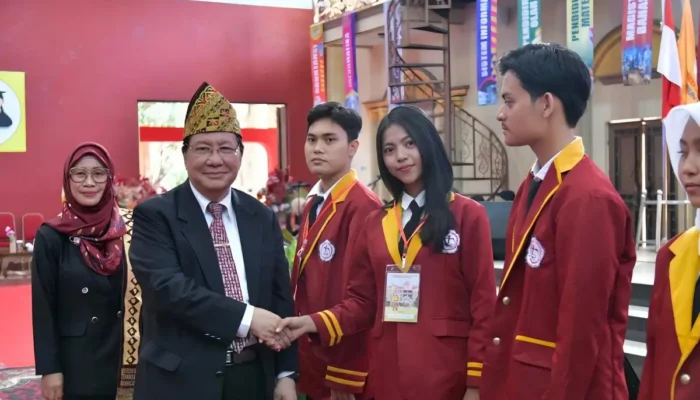 Teknokrat Indonesia Hadirkan Suasana Segar dalam Pengenalan Kehidupan Kampus Mahasiswa Baru 2024