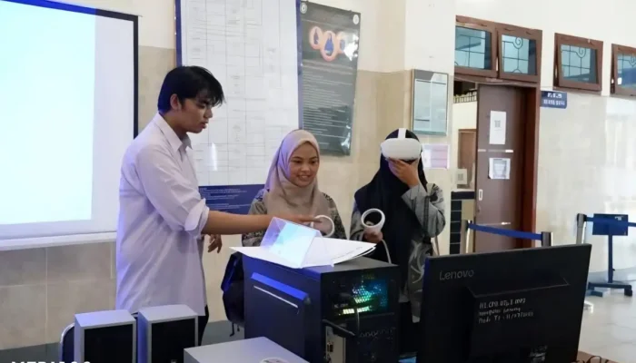 Inovasi Mahasiswa IIB Darmajaya: VR Museum Lampung Memukau di Pameran Teknologi TI 2024