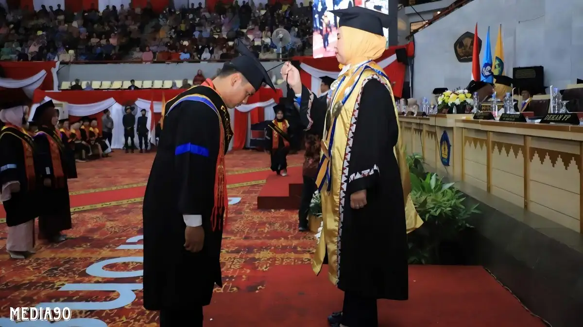 Wisuda 878 Mahasiswa, Rektor dan IKA Unila Harapkan Para Lulusan Berkarya Ciptakan Lapangan Kerja