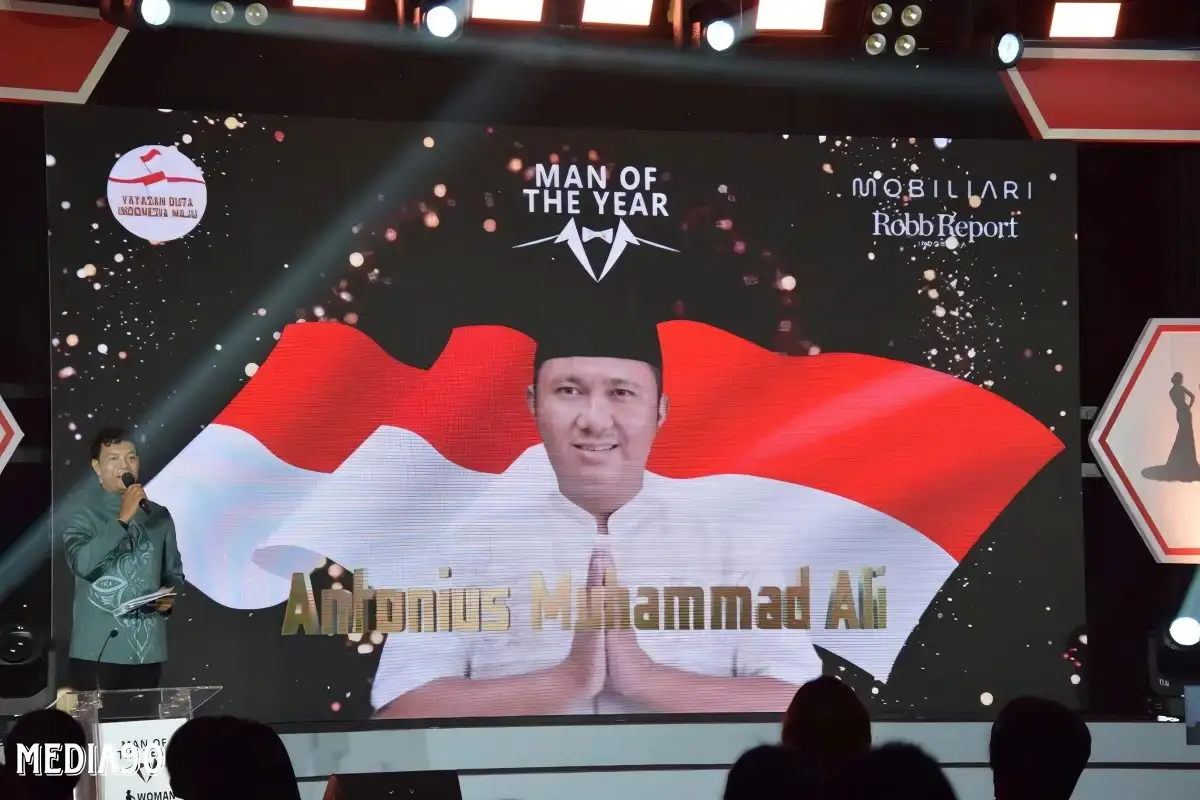 Antonius Muhammad Ali Raih Penghargaan Man of The Year 2024 Tokoh Muda Berprestasi Pesawaran