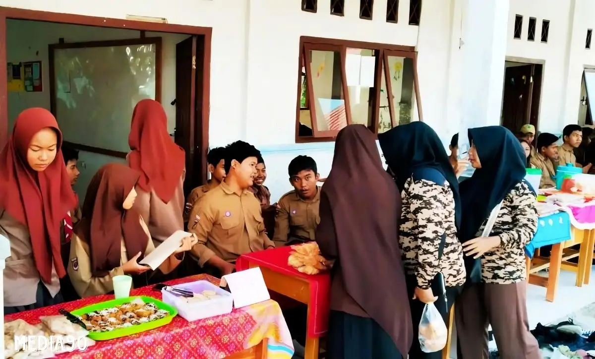 Bangun Semangat Kewirausahaan, SMPN Satu Atap 1 Rawajitu Timur Tulang Bawang Gelar Market Day
