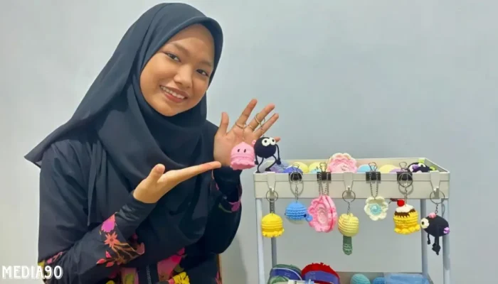 Mahasiswi UIN Lampung Ajeng Berhasil Buka Bisnis Karya Seni Rajutan Berawal dari Hobi