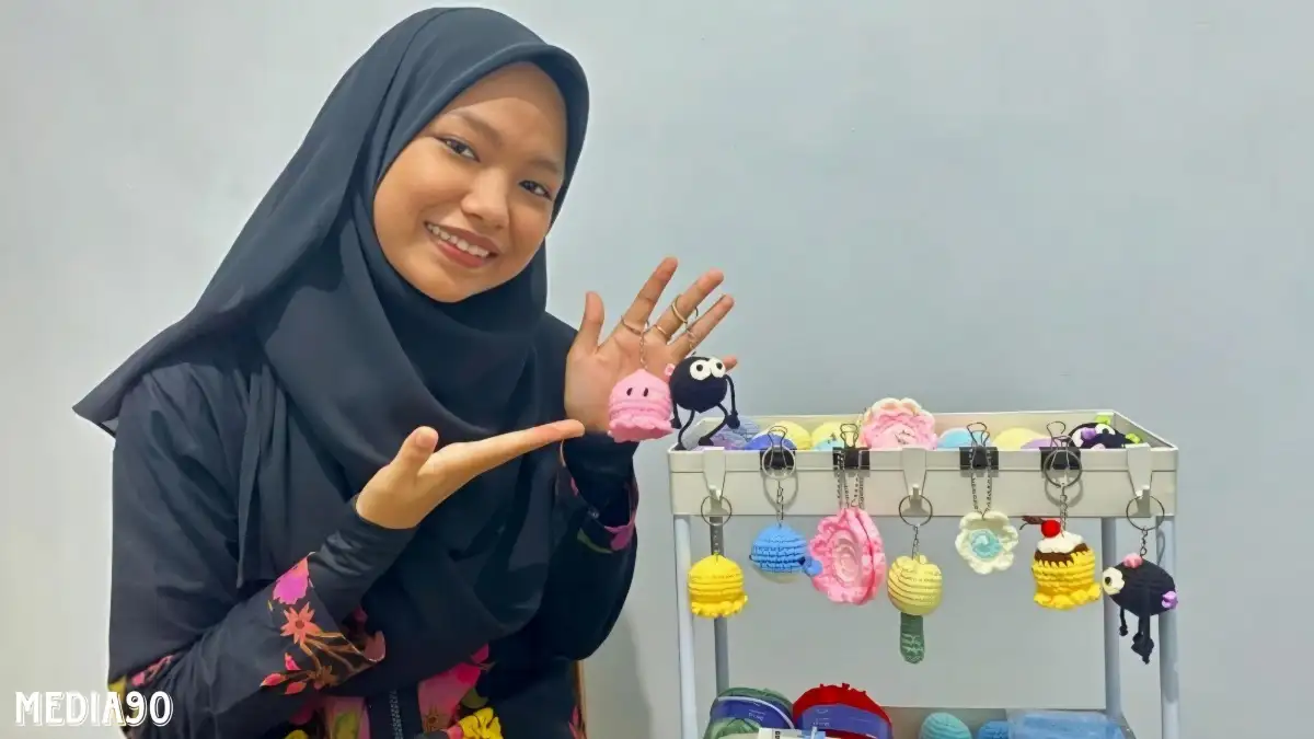 Berawal dari Hobi, Mahasiswi UIN Lampung Ajeng Sukses Buka Bisnis Karya Seni Rajutan