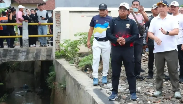 Atasi Banjir, Pj Gubernur Lampung Instruksikan Pemkot Bandar Lampung Tertibkan Rumah di Atas Aliran Sungai