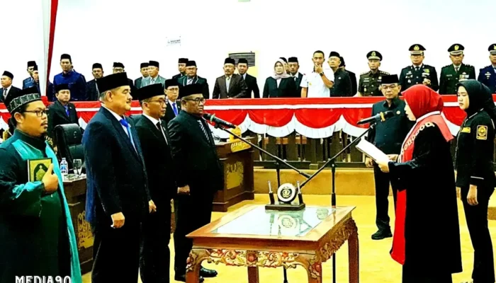 Busroni, Poncho, dan Joko Kuncoro Resmi Dilantik sebagai Pimpinan DPRD Tulang Bawang Barat Periode 2024-2029