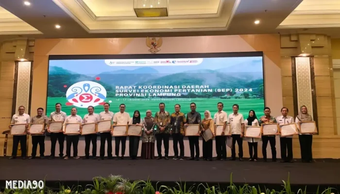 Raih Prestasi Indeks Pembangunan Statistik, BPS Anugerahkan Penghargaan kepada Wali Data di Lampung