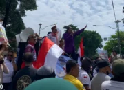 Aliansi Masyarakat Peduli Desak Perubahan Nama Tugu Pagoda China Town dalam Aksi di Kantor Pemkot Bandar Lampung