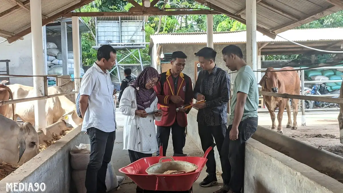 Dosen dan Mahasiswa Teknokrat, Implementasikan Teknologi Smart Cow Farming di DiBa Farm Lampung Selatan