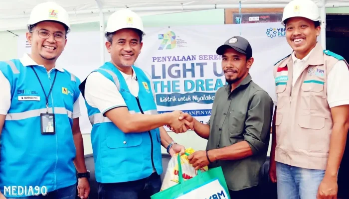 PLN Lampung Sambungkan Listrik Gratis untuk Warga, Wujud Semangat Sumpah Pemuda dari Donasi Pegawai