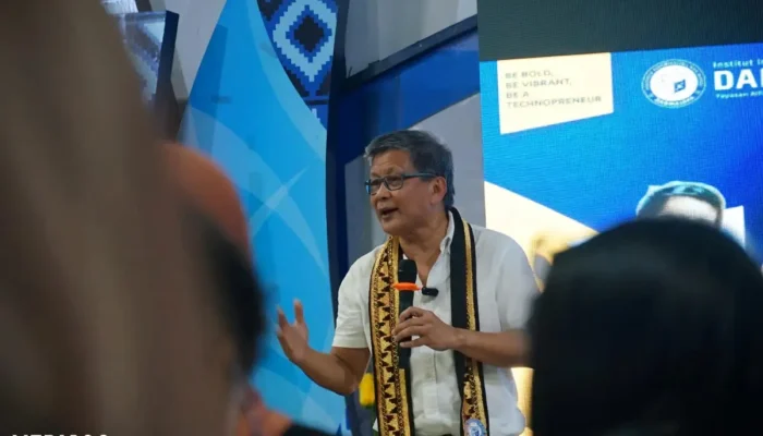 Pesan Rocky Gerung untuk Generasi Muda Lampung: Menghadapi Tantangan Demokrasi di IIB Darmajaya