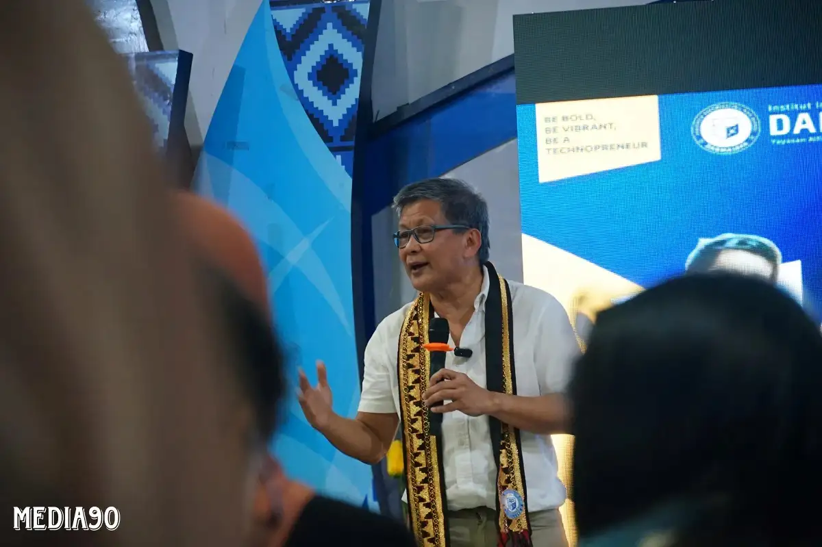 Generasi Muda Lampung dan Tantangan Demokrasi Ini Pesan Rocky Gerung di IIB Darmajaya
