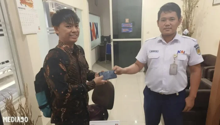 Sampai September 2024, KAI Tanjungkarang Amankan Barang Berharga Senilai Ratusan Juta untuk Penumpang yang Tertinggal di Stasiun