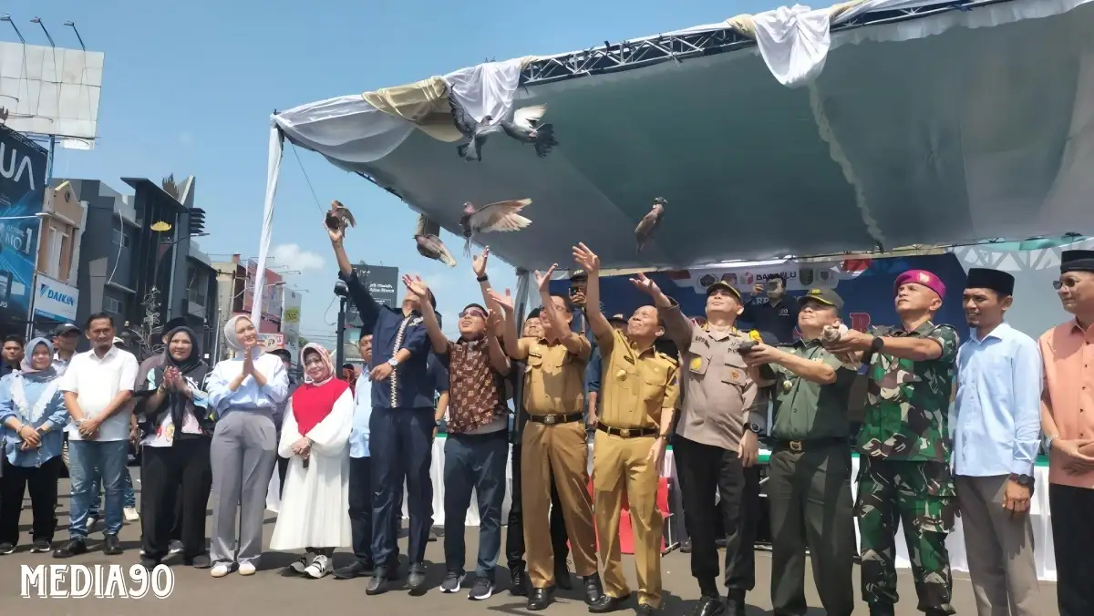 Jadi Pilar Demokrasi, PWI Lampung Apel Akbar Deklarasi Pilkada Damai di Adipura Bandar Lampung