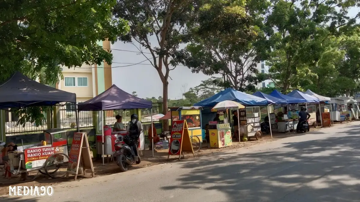 Jalanan Depan Kampus UIN Lampung Jadi Favorit Mahasiswa Berburu Kuliner Jajanan Murah