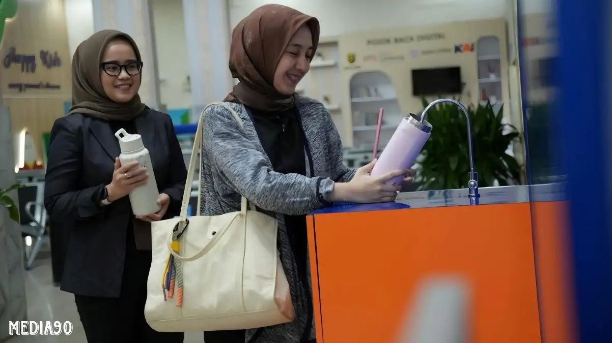 KAI Hadirkan Layanan Isi Ulang Air Minum Gratis di Stasiun Tanjungkarang, Sudah Teruji Syslab dan Layak Dikonsumsi