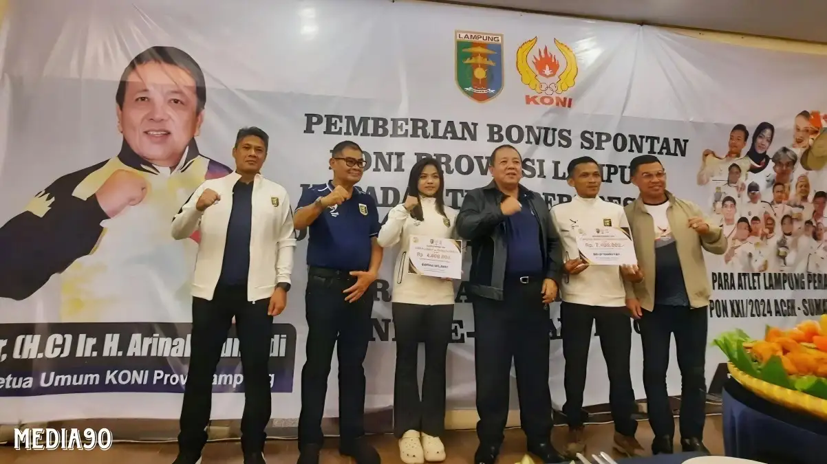 Ketua Umum KONI Lampung Beri Bonus Spontan ke Atlet Lampung Peraih Medali di PON Aceh-Sumut 2024