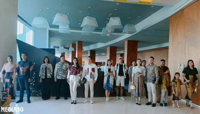 Hotel Novotel Lampung dan Batik Bule Angkat Batik sebagai Busana Harian Melalui Karnaval Batik Indonesia
