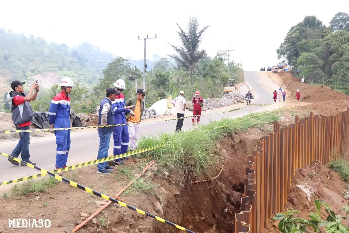 Longsor, Pemprov Lampung dan PT Pertamina Geothermal Energy Perbaiki Jalan Talang Padang-Ngarip Tanggamus