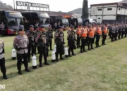 Hadapi Musim Hujan, Tim Brimob Polda Lampung Siaga Antisipasi Bencana Alam