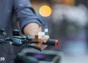 Mengemudikan Motor Sambil Merokok: Risiko Tilang dan Bahaya bagi Pengendara Lain