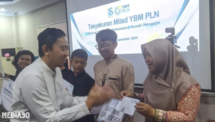 Rayakan Milad ke-18, YBM PLN Berikan Bantuan untuk Penyandang Disabilitas dan Guru di Lampung