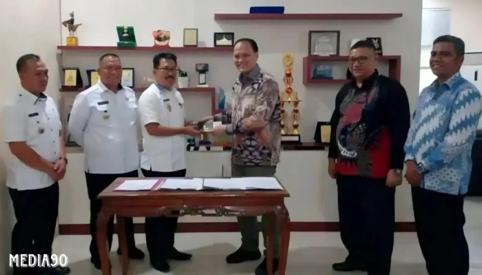 KPK Serahkan Mobil Sitaan Mantan Bupati Zainuddin kepada Pemkab Lampung Selatan untuk Dijadikan Kendaraan Dinas