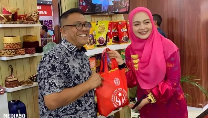 Nuri Maulida Perkenalkan Kerajinan Unik Lampung Selatan di Batam