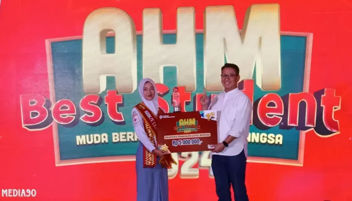 Siswi SMAN 1 Purbolinggo Lampung Timur Raih Gelar AHM Best Student 2024 Berkat Inovasi Desinfektan dari Olah Manuktan