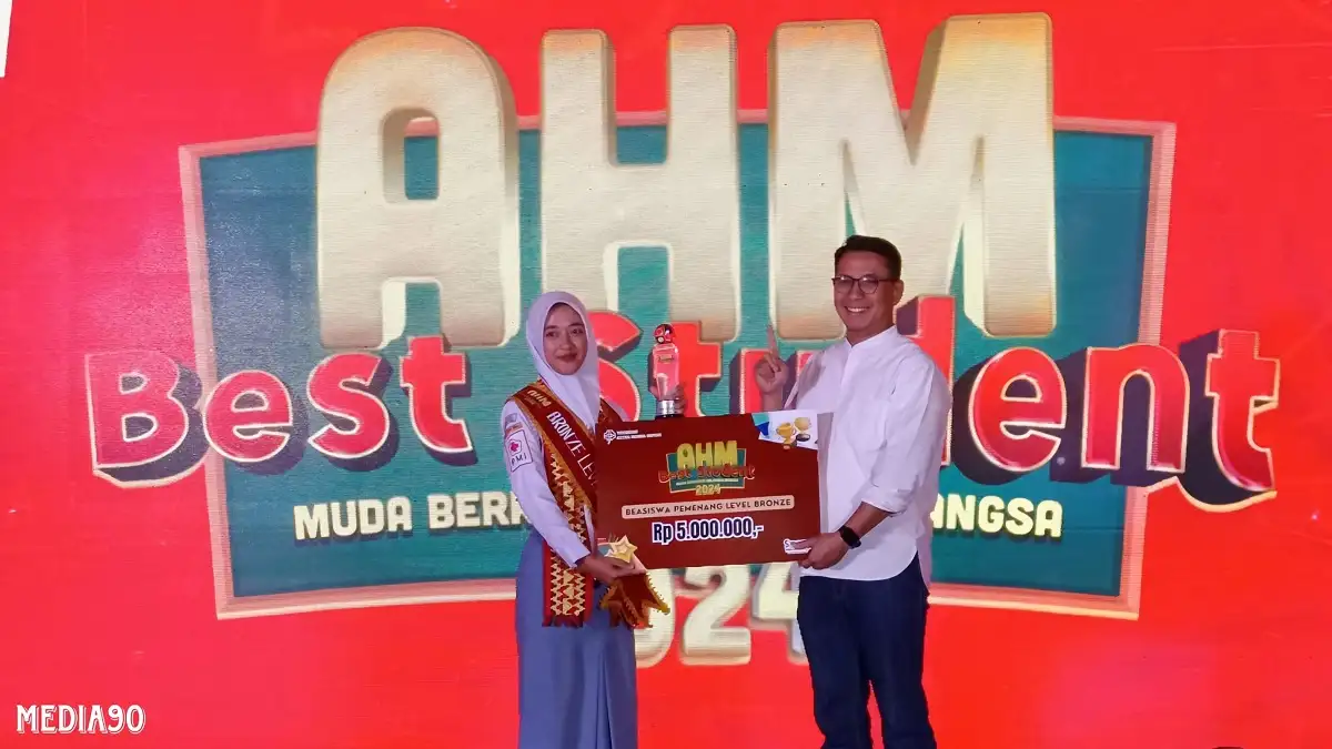 Olah Manuktan Jadi Desinfektan, Siswi SMAN 1 Purbolinggo Lampung Timur ini Juarai AHM Best Student 2024