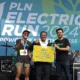 PLN Serahkan Bantuan Lima Motor Listrik ke Pengemudi Ojol Prasejahtera di PLN Electric Run 2024