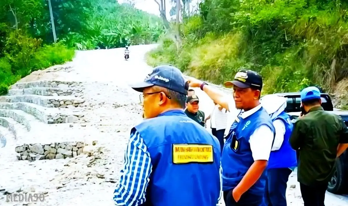Perlancar Akses Warga, Pemprov Lampung Perbaiki Ruas Jalan Kuripan-Kota Agung Tanggamus
