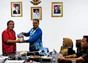 Rahmat Mirzani Djausal Donasikan Buku Biografinya ke Perpustakaan Lampung