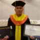 Raih IPK 3,91 Anggota Polres Lampung Barat Dendra Aristama Jadi Wisudawan Universitas Terbuka Terbaik