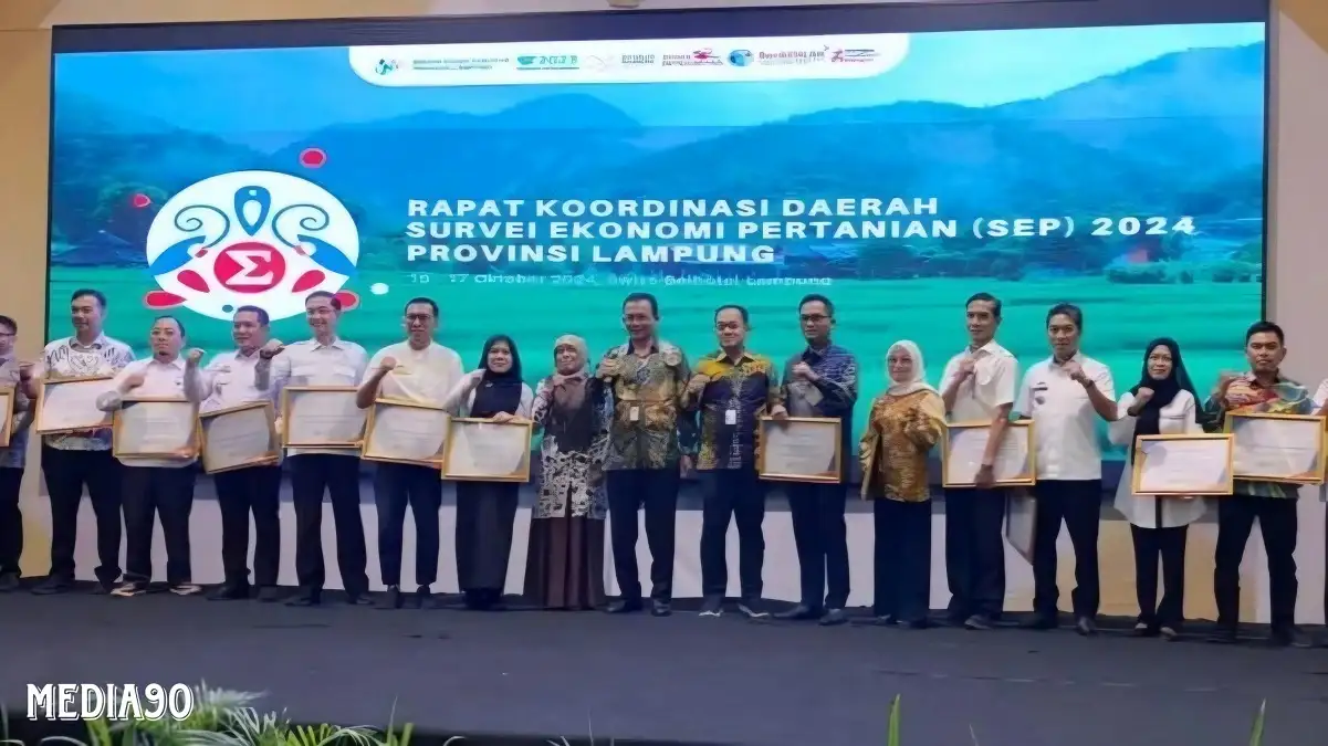 Raih Indeks Pembangunan Statistik Cukup, Pemkab Lampung Selatan Terima Penghargaan EPSS dari BPS Lampung
