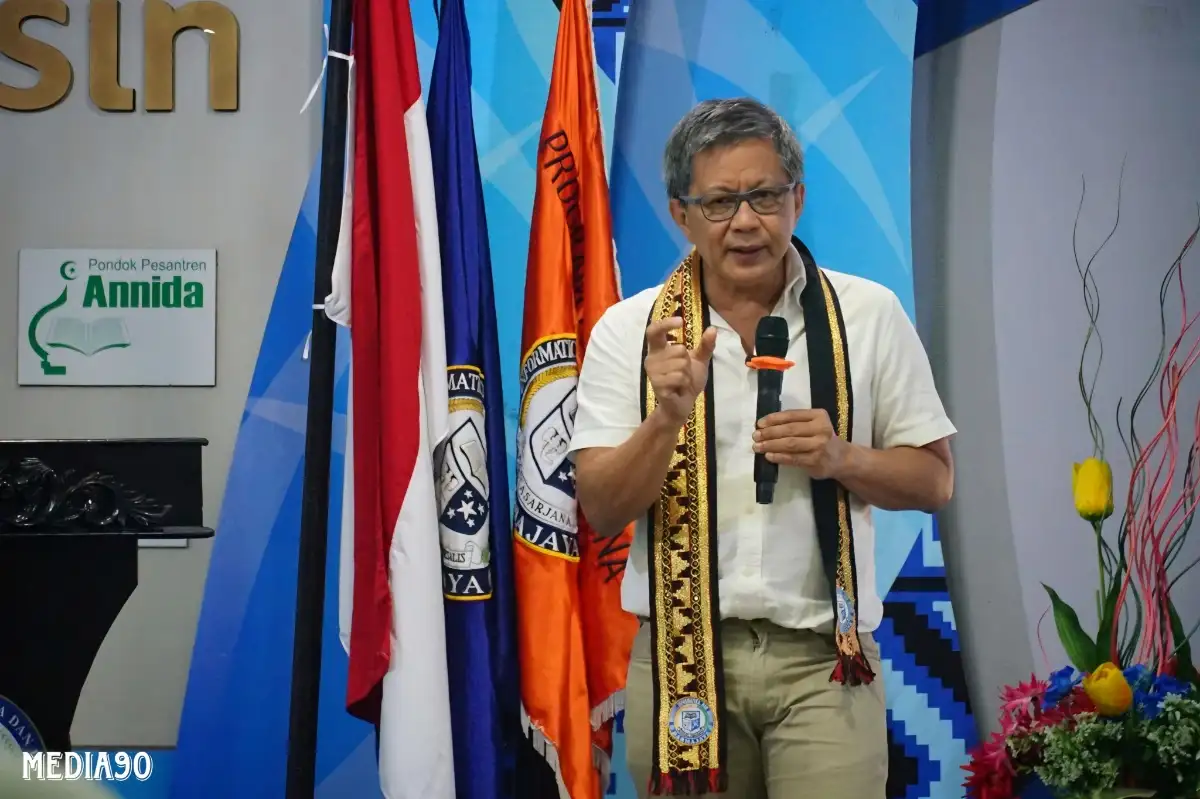Rocky Gerung Ungkap Alasan Mengejutkan Hadir di IIB Darmajaya