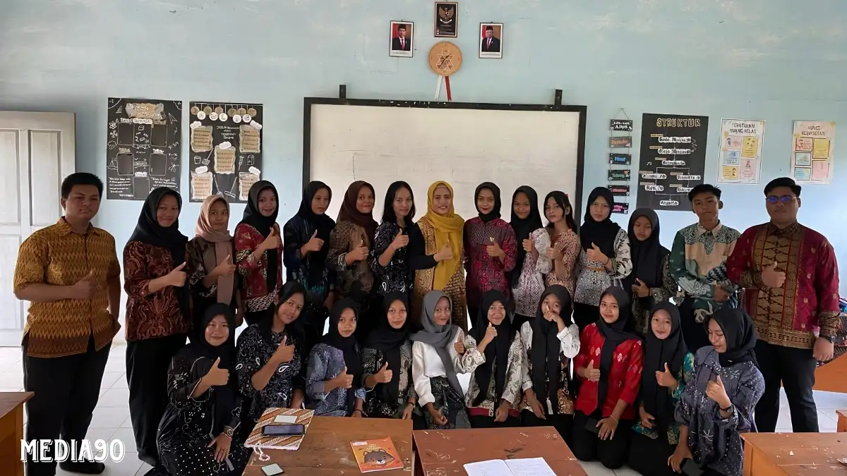 SMKN Rawajitu Timur Tulang Bawang Peringati Hari Batik Nasional Bertemakan Bangga Berbatik