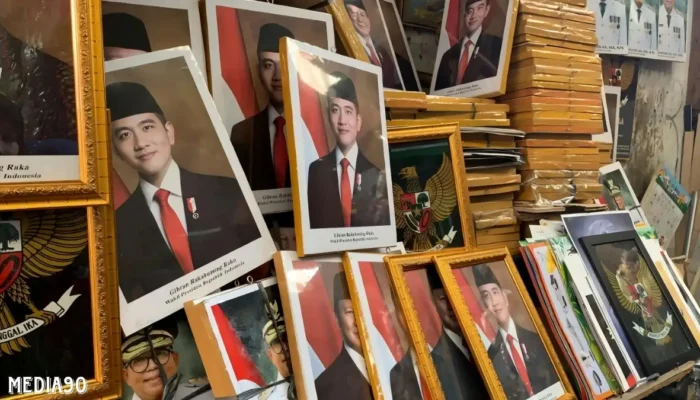 Usai Dilantik, Presiden RI Banjiri Pedagang Pigura di Pasar Tengah Bandar Lampung dengan Pesanan Foto Prabowo-Gibran