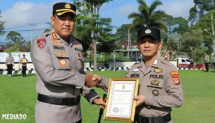 Anggota Polres Lampung Barat Terima Hadiah Sekolah Inspektur dari Kapolri Setelah Menangkap Penjahat Bersama Keluarga di Lampung Tengah