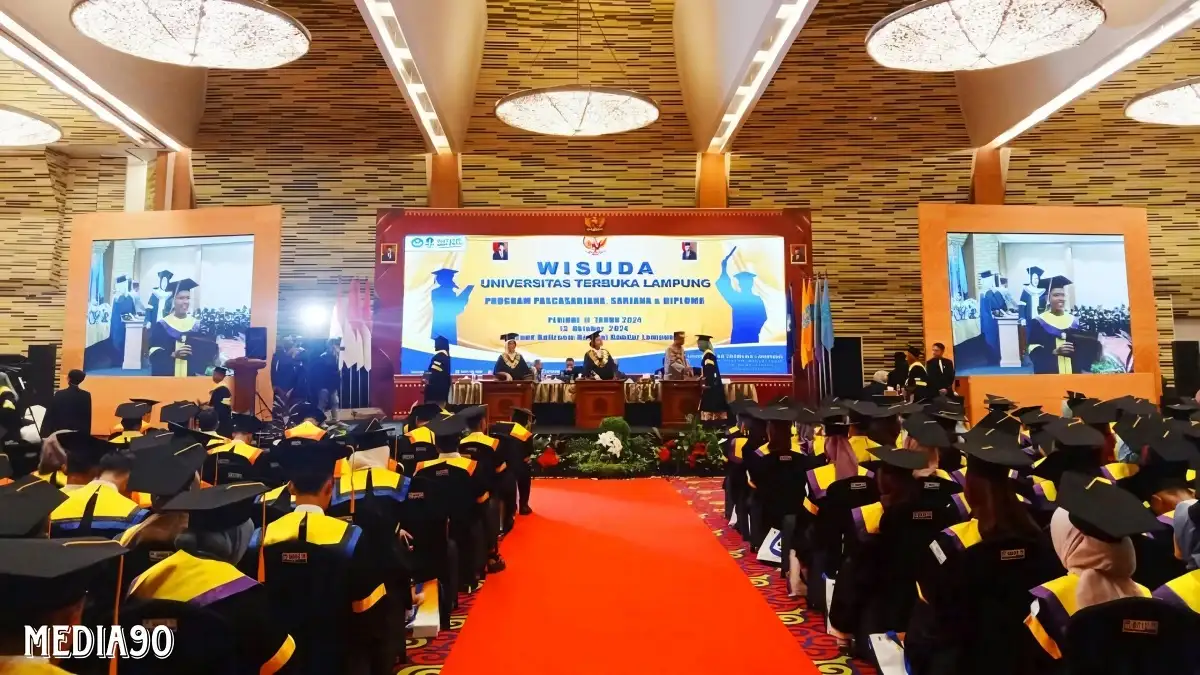Universitas Terbuka Wisuda 1.439 Mahasiswa di Bandar Lampung