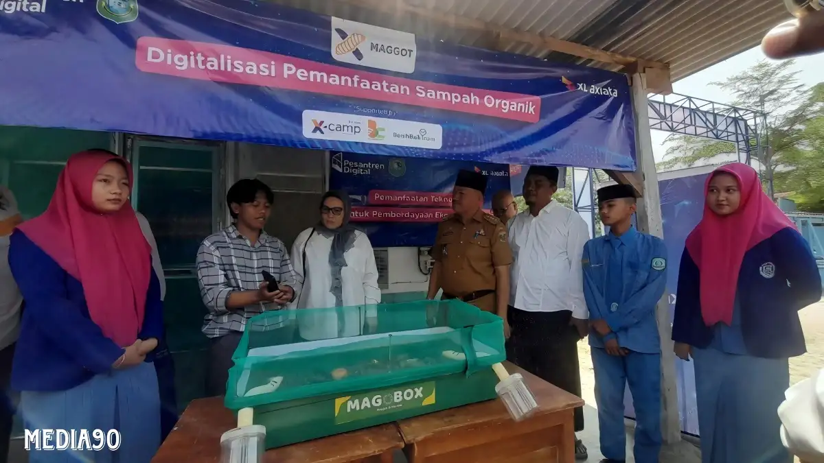 XL Axiata Berdayakan Ekonomi Kembangkan Teknologi IoT Budidaya Maggot di Ponpes Daarussaadah Lampung Tengah