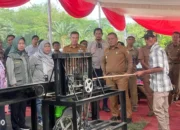 Inovasi Mesin Pembelah Bambu: Bupati Pesawaran Sambut Penyerahan Produk dari LPPM Unila untuk Warga Desa Trimulyo